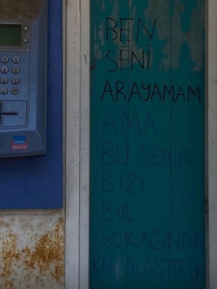 “Ben seni arayamam ama 
bu şehir bizi 
bir sokağında karşılaştırır.”