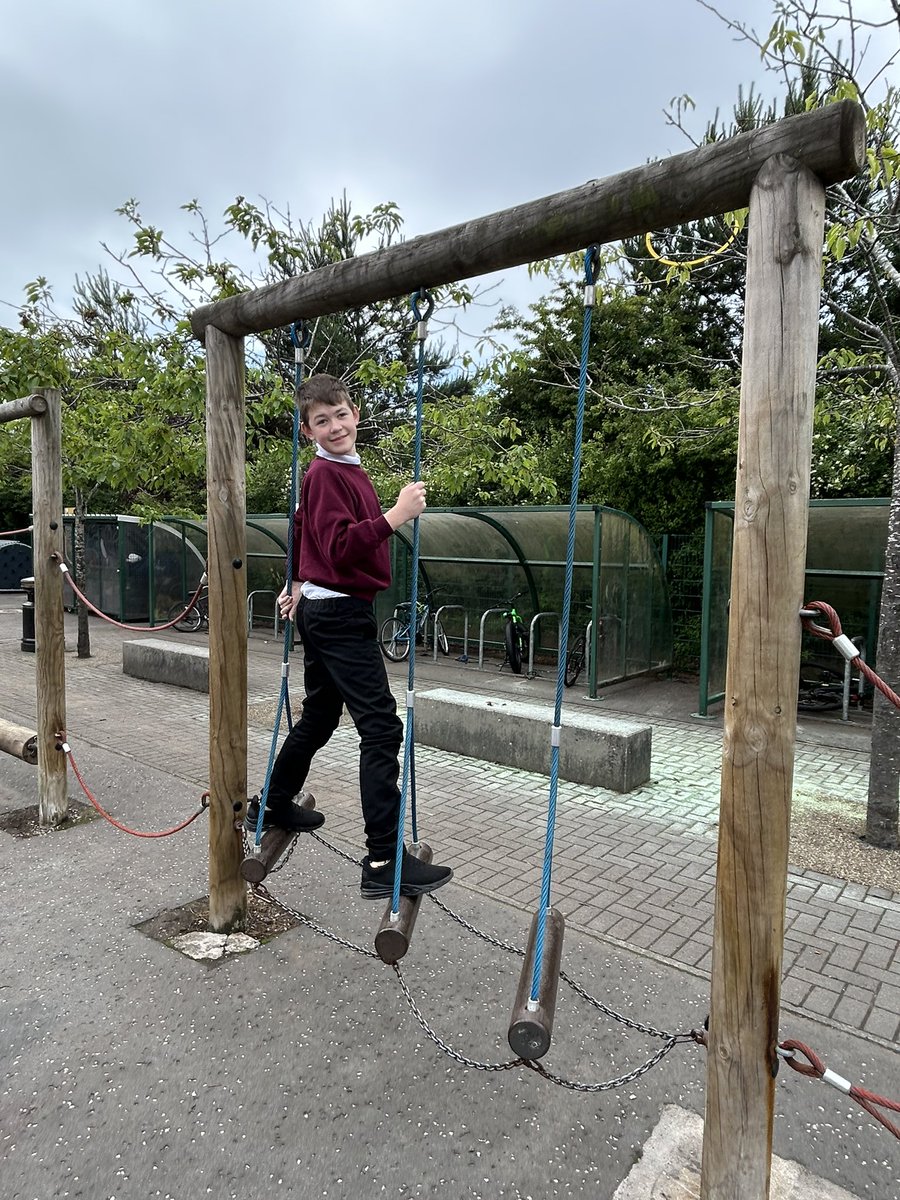 AlloaEASN's tweet image. In EASN, we know play is vital for older children. Outdoor play means freedom, fun, and friendship. It’s a chance to move, laugh and just be you. We love playing together at break and lunch! @AlloaAcademy #WellbeingThroughPlay #PlayForAll