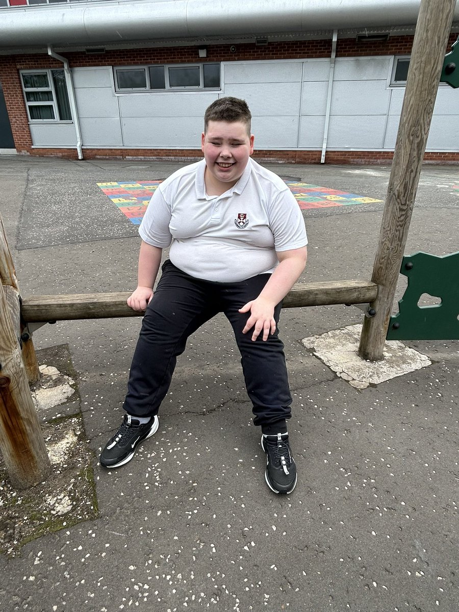 AlloaEASN's tweet image. In EASN, we know play is vital for older children. Outdoor play means freedom, fun, and friendship. It’s a chance to move, laugh and just be you. We love playing together at break and lunch! @AlloaAcademy #WellbeingThroughPlay #PlayForAll