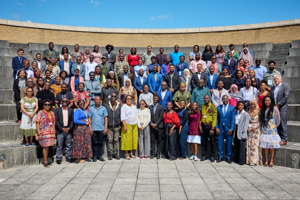 Ruthnanje's tweet image. Grateful to have led the planning & delivery of the #inaugural @Africa_Oxford Leadership & Impact Symposium, a celebration of scholar-led innovation & research shaping Africa’s future.
#AfOxSymposium2025 #AfricaToTheWorld