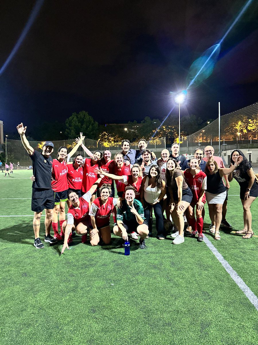 Debut del equipo femenino 4-2 en la Liga Apostillate. 
Vamos las chicas.!💪