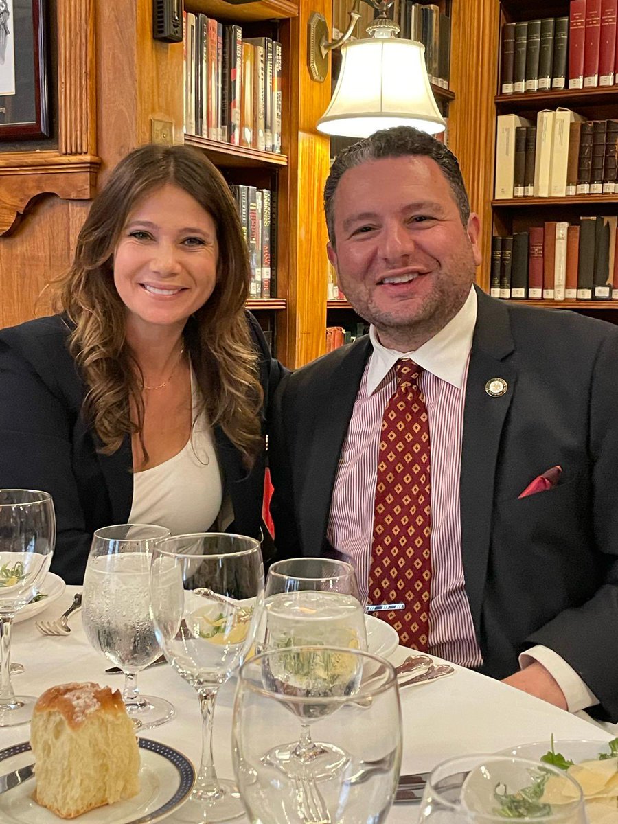 KristyforNY's tweet image. Honored to join my fellow NYC Republicans at today’s reception for our congressional colleague @RepStefanik
Grateful to Chairman Cox for the invitation and support. Proud of the work we do together—and ready to keep building in November! 🇺🇸🗳️