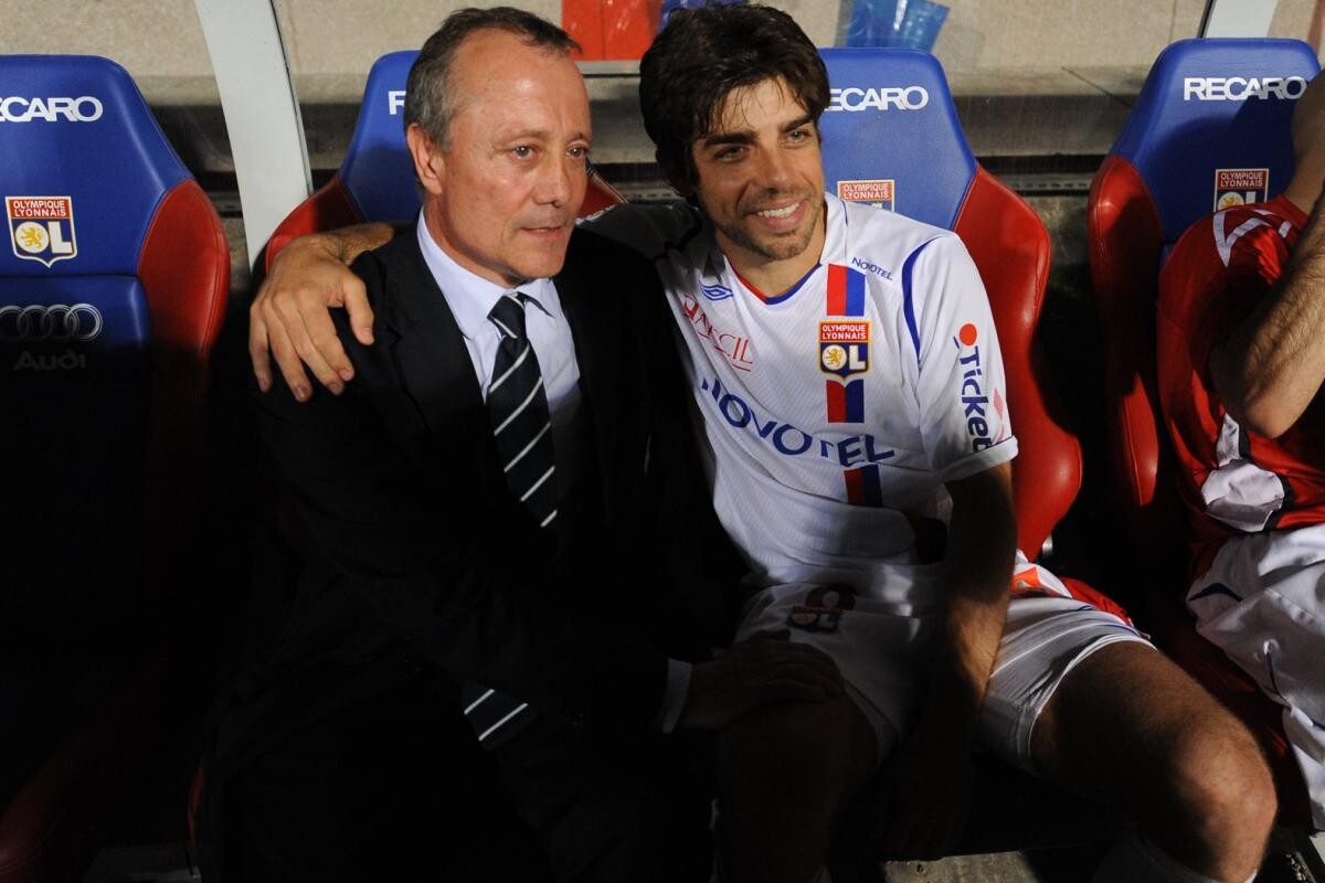 « Peut-être le plus grand dirigeant de l'histoire du club »

Juninho, très proche de Bernard Lacombe, estime que l'ancien directeur sportif, qui l'avait recruté à Lyon, a joué un rôle fondamental dans le rayonnement de l'OL à travers le monde

➡️ l.lequipe.fr/aoR