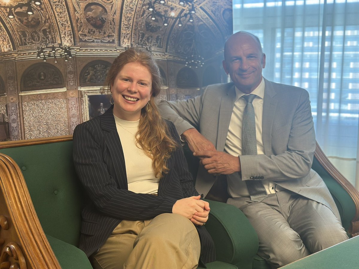 TheoRietkerk's tweet image. Kennismaken en bijpraten met leden @cdavandaag in de omgeving van de @EersteKamer en het gevoel meemaken in de “oude groene bankjes” van het @BINNENHOF_NL door @SuzannaBroekhu1 ; dank voor het gesprek en @arjanboot bedankt voor de begeleiding.