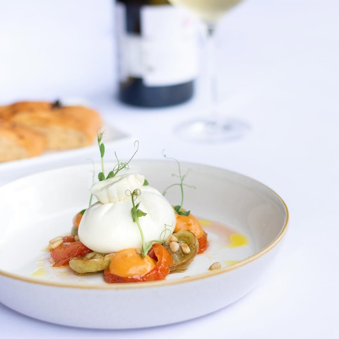 Start strong with the burrata cheese appetizer at 𝗕𝗶𝗴 𝗙𝗶𝘀𝗵 𝗚𝗿𝗶𝗹𝗹 —a flawless blend of delicate texture and full flavour. Kick things off right—trust us, the rest of the menu’s just as good.

➡️ bit.ly/BigFishGrillBa…
📱 WA +62 811-3975-183

#BigFishGrillBali #Legian
