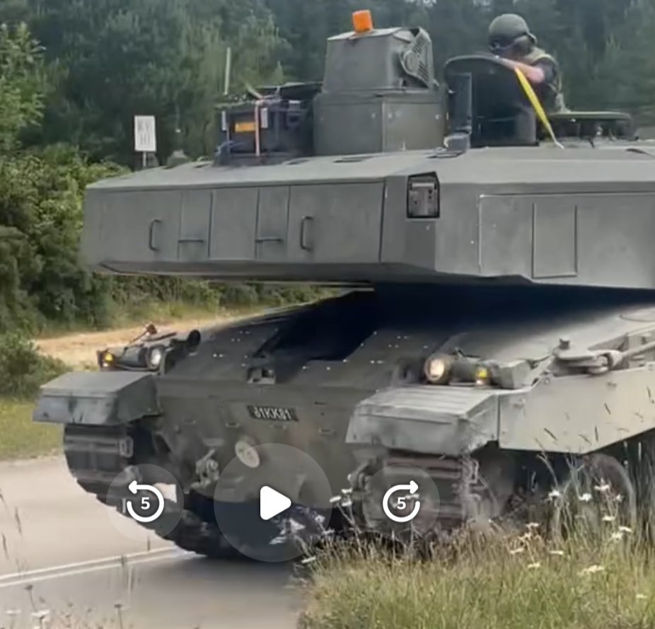 It really does look like CR3 is getting ERA with how those panels look tbh
But nothing confirmed yet, it might just be funky composite like on Israeli tanks.