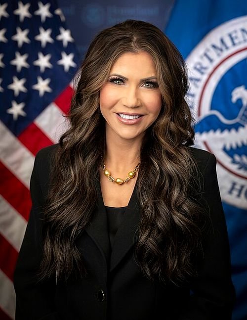HANKonX's tweet image. 🚨 BREAKING NOW: DHS Secretary Kristi Noem has been rushed to the hospital in Washington, D.C.

Details are still developing.

Whatever's happening, prayers up. America needs her at full strength. 🙏