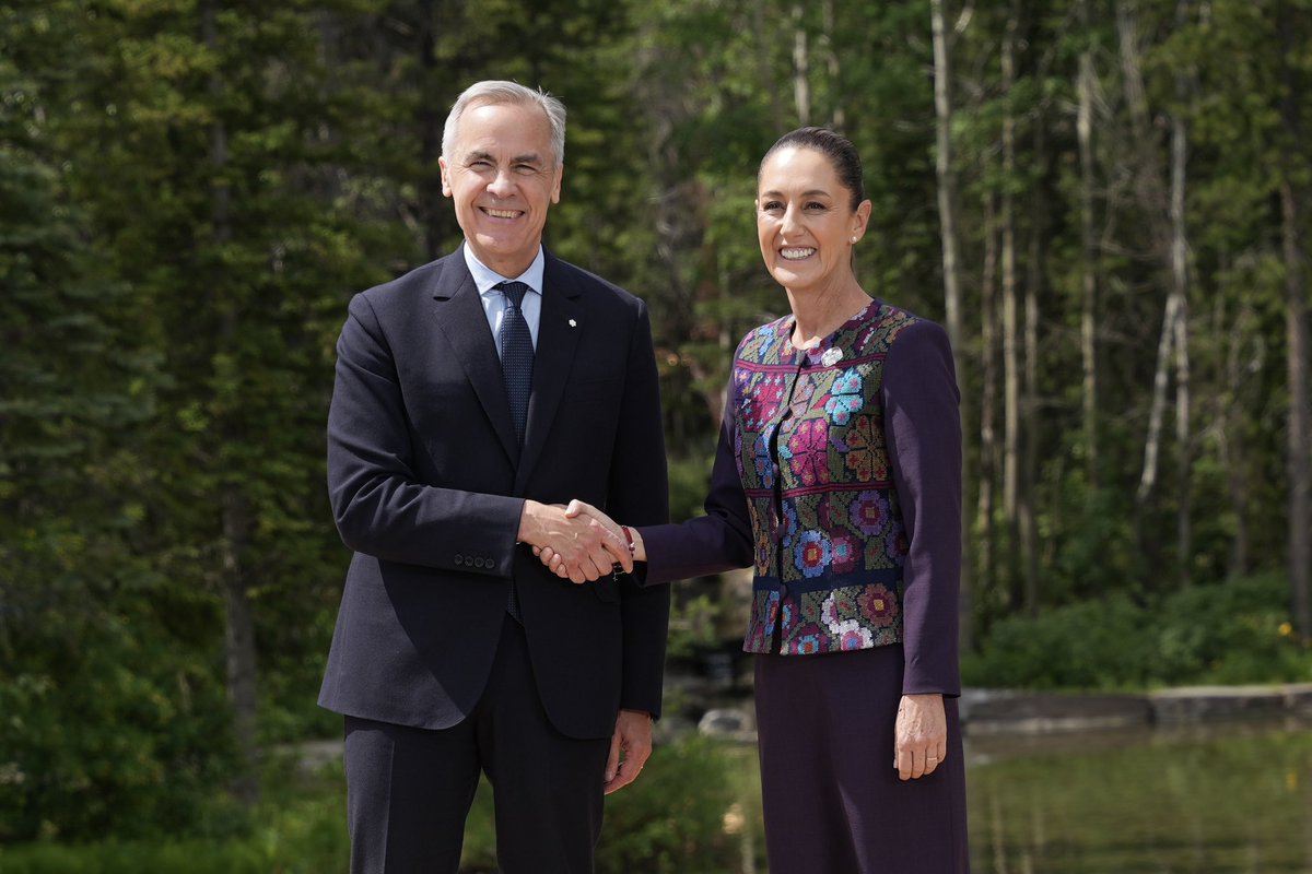 Mi presidenta arrasando y ganando como siempre 😍 

En el #G7 no va sola la acompañamos los 35 millones de mexicanos y mexicanas que votamos por ella y el 80% de aprobación que tiene a su mandato. Este segundo piso de la 4T va con todo. 

#MiPresidentaEnElG7