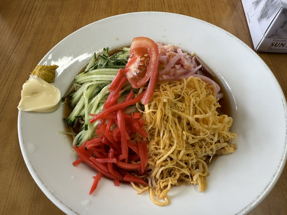 先週火曜日のお昼ごはん。
松のやの「超厚切りロースかつ」が気になってたけど、秋田では提供されていないので、超厚切りカツが食べたい欲を満たすべく紀文食堂さんへ。とんかつ定食(上)!
やはりンマイなー。揚げ物は時間がかかるという注意書きありだけど。
#秋田 #秋田市 #紀文食堂 #とんかつ