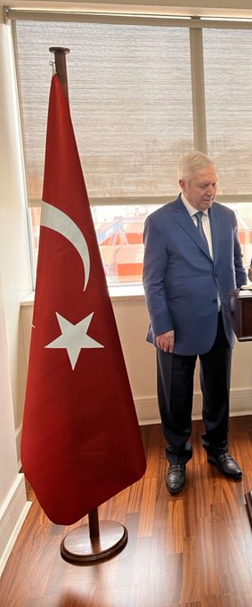 Aziz Yıldırım fetöyü yemiş, duvara toslatmış bir lider  için,den geçecek senin galatsaraylı erol..