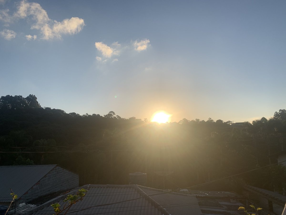 ChrisMelloBR's tweet image. Inspired by today’s sunset from my deck—nature’s power fuels our Frame Relay dream! @elonmusk, let’s unite Earth &amp;amp; space sustainably. #FrameRelay #GreenInnovation