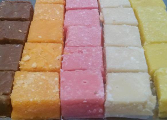 Barretas, repostería de #Corpus. Las de caramelo con almendra son las tradicionales y luego surgieron las blandas de sabores. #RegióndeGranada, gastronomía y tradición.