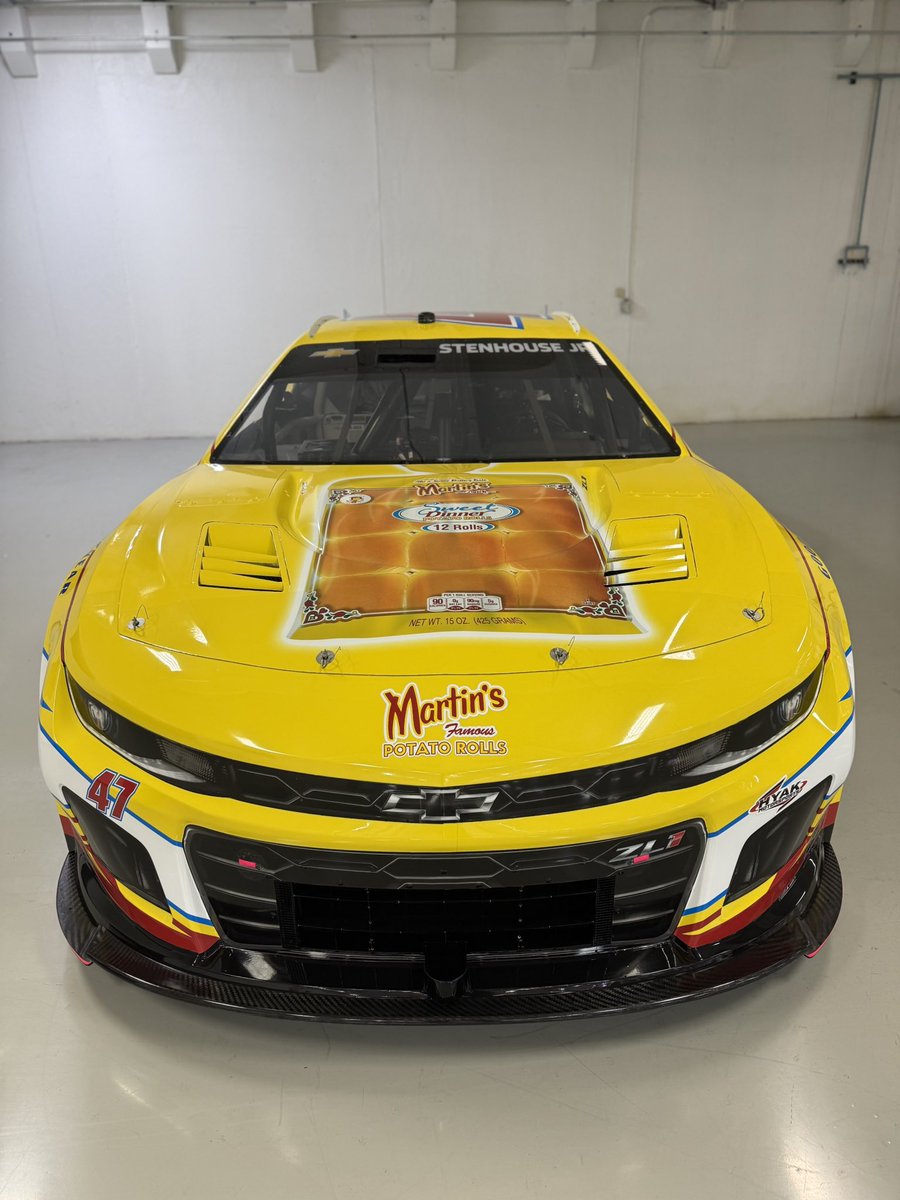 Thrilled to have this sweet scheme back on the track for Pocono! 🍔💛

#potatorolls #sweetrolls #PAGetaway400 #NASCARonPrime #NASCAR #TeamChevy #HyakMotorsports