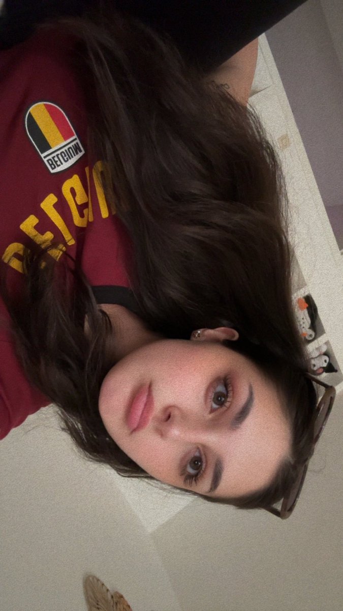 new hair new nails who dis ♡︎