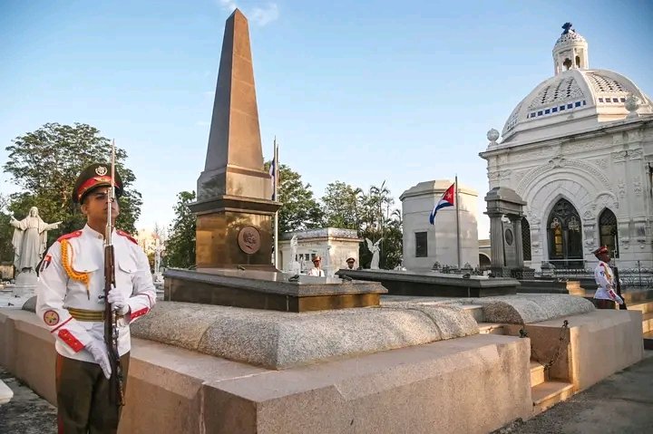 Rindió merecido homenaje el presidente <a href="/DiazCanelB/">Miguel Díaz-Canel Bermúdez</a> en ocasión de conmemorarse el #120Aniversario  del fallecimiento del Generalísimo Máximo Gómez Báez.
#CubaViveEnSuHistoria 
<a href="/Latido_Izquierd/">Latido Izquierdo</a> <a href="/GuerrerosGTMO/">Guerreros del Guaso</a>