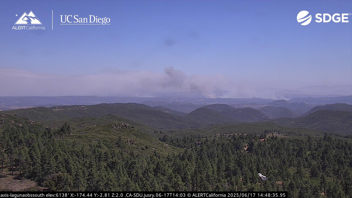 DanielFireTruck's tweet photo. Okay so Air Attack 658, Copters 10, 12, 128 are enroute to the #Border7Fire but I believe they’re just seeing the #Border6Fire. https://t.co/mIifJYMuQK