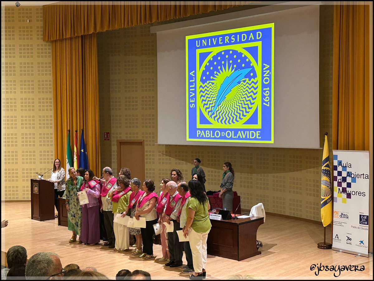 Hoy ha sido una graduación muy especial. Finalizaban una etapa unos estudiantes muy curiosos. Gran experiencia en el Aula Abierta de Mayores, con mención especial a mis estudiantes de <a href="/AytoBormujos/">Ayto. de Bormujos</a>