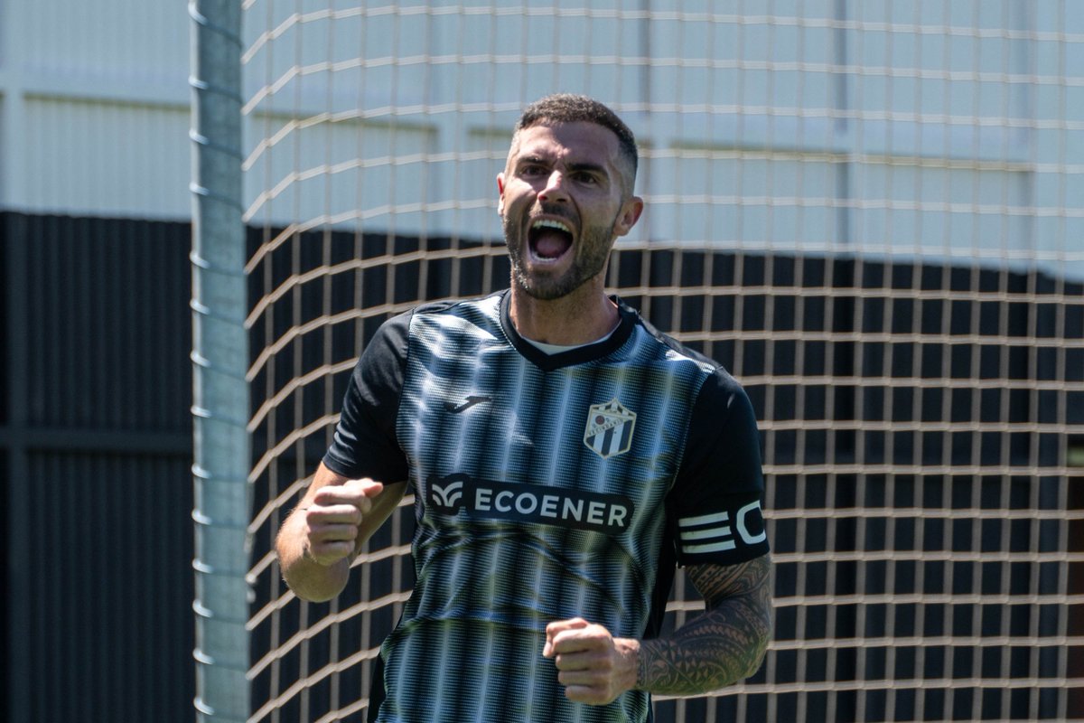 Antonio León (@antonioleonrgue) on Twitter photo El tinerfeño de la <a href="/UDLP_Cantera/">UD Las Palmas - Cantera</a> C, <a href="/maarcogutierrez/">Marco🇮🇨🤩</a> pichichi de la Regional Preferente de Las Palmas con 34 goles seguido por Ruiman Arbelo de <a href="/laudvecindario/">𝐔𝐧𝐢ó𝐧 𝐃𝐞𝐩𝐨𝐫𝐭𝐢𝐯𝐚 𝐕𝐞𝐜𝐢𝐧𝐝𝐚𝐫𝐢𝐨.</a> con 33.
Puedes 👀 La tabla al completo con los 347 futbolistas autores de los 1362 goles 👇
teldeporte.com/el-tinerfeno-m… El tinerfeño de la <a href="/UDLP_Cantera/">UD Las Palmas - Cantera</a> C, <a href="/maarcogutierrez/">Marco🇮🇨🤩</a> pichichi de la Regional Preferente de Las Palmas con 34 goles seguido por Ruiman Arbelo de <a href="/laudvecindario/">𝐔𝐧𝐢ó𝐧 𝐃𝐞𝐩𝐨𝐫𝐭𝐢𝐯𝐚 𝐕𝐞𝐜𝐢𝐧𝐝𝐚𝐫𝐢𝐨.</a> con 33.
Puedes 👀 La tabla al completo con los 347 futbolistas autores de los 1362 goles 👇
teldeporte.com/el-tinerfeno-m…