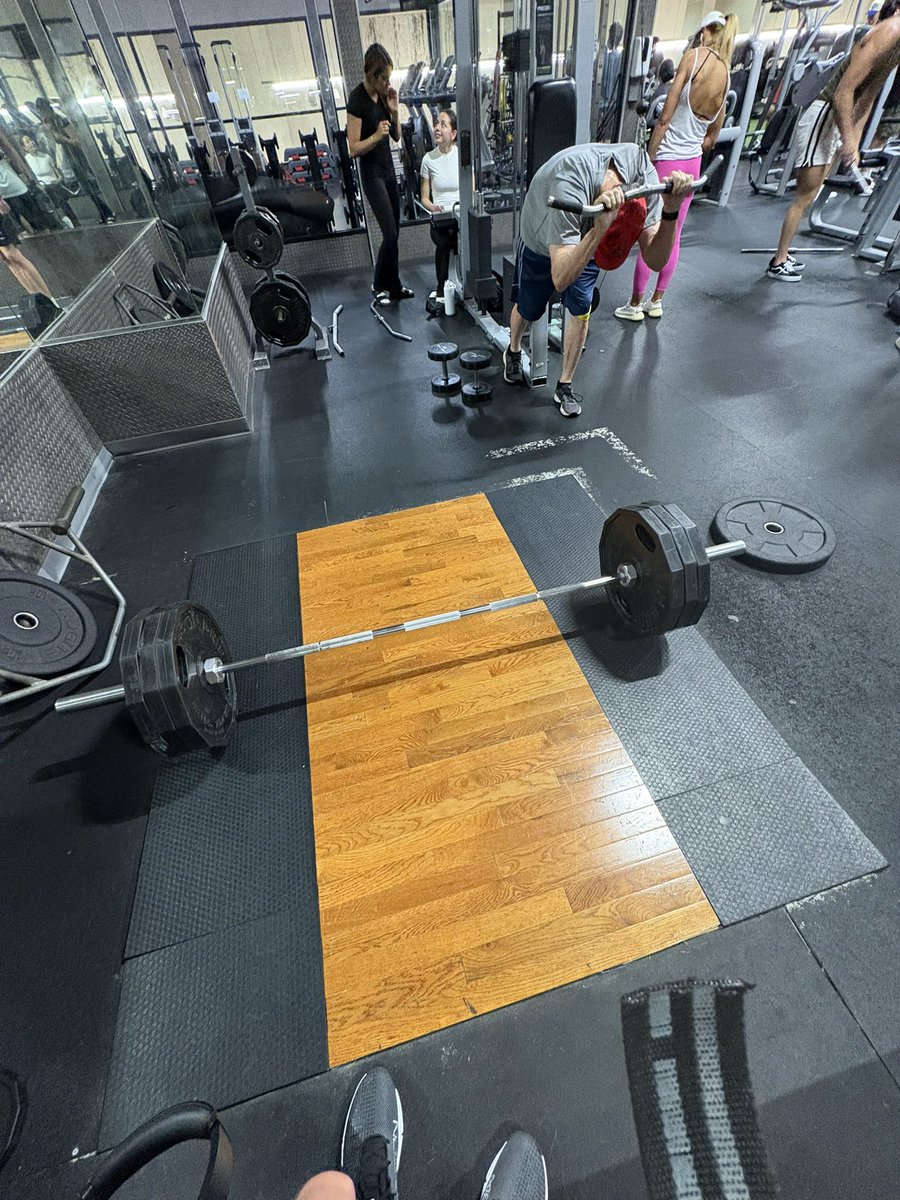 LAW OF EXTRA:
Low intent leg day after camp to stay ahead and ready for the season 💪
<a href="/robertpomazak/">Robert Pomazak</a> <a href="/SCNFBOFFICIAL/">Official North Star Football Account</a>