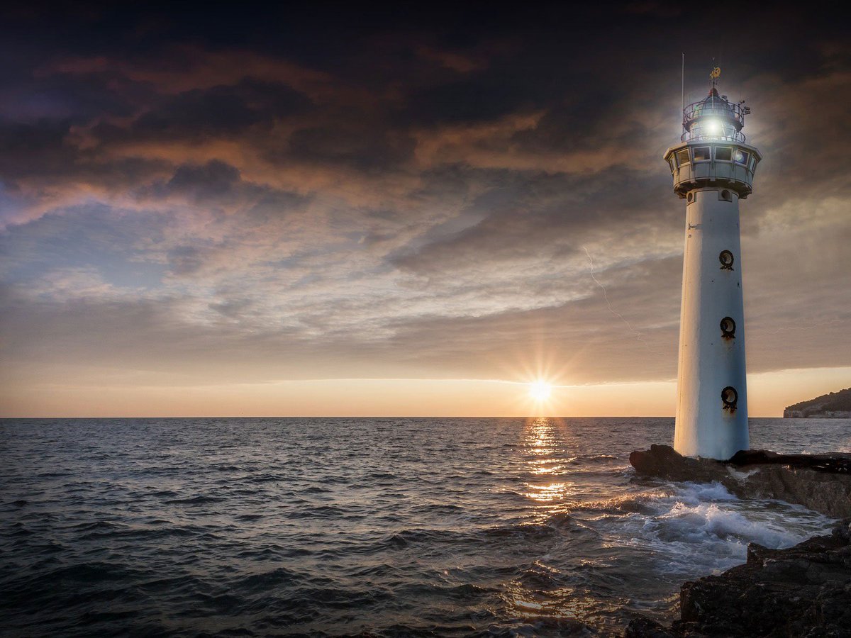 Imho 🌊🌵 (@issakimho) on Twitter photo <a href="/msaid_227/">Ni neh dan Aykenkou</a> <a href="/XKunmit/">Kun Mit</a> Comme le phare qui éclaire les côtes et prévient les naufrages, ce monument incarne la vigilance nécessaire à la défense de notre souveraineté retrouvée. C'est le repère des peuples de l’AES face aux vents contraires des ingérences et des pressions étrangères. <a href="/msaid_227/">Ni neh dan Aykenkou</a> <a href="/XKunmit/">Kun Mit</a> Comme le phare qui éclaire les côtes et prévient les naufrages, ce monument incarne la vigilance nécessaire à la défense de notre souveraineté retrouvée. C'est le repère des peuples de l’AES face aux vents contraires des ingérences et des pressions étrangères.
