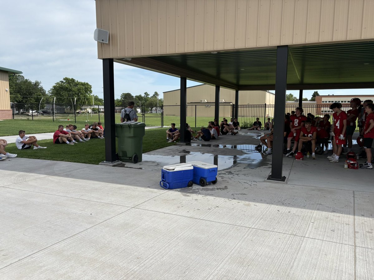Leadership time with Mike Sander!! Always invest in others….Make better choices!! #epicfootballcamps