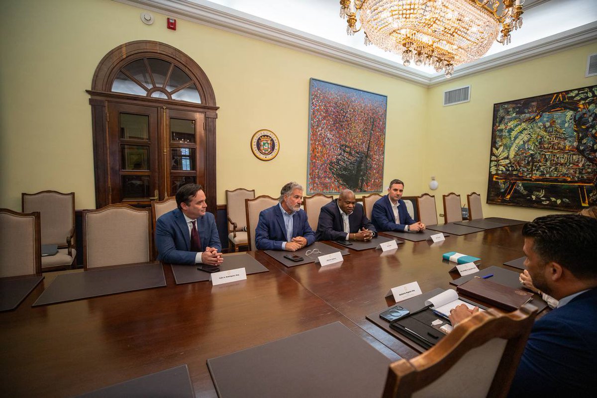 Como Gobernadora, reafirmo mi compromiso de fortalecer el comercio de Puerto Rico, asegurando el flujo constante de bienes esenciales para nuestra isla. 

El 90 % de nuestras mercancías llegan a través de JAXPORT, una conexión clave que garantiza el suministro y el apoyo en