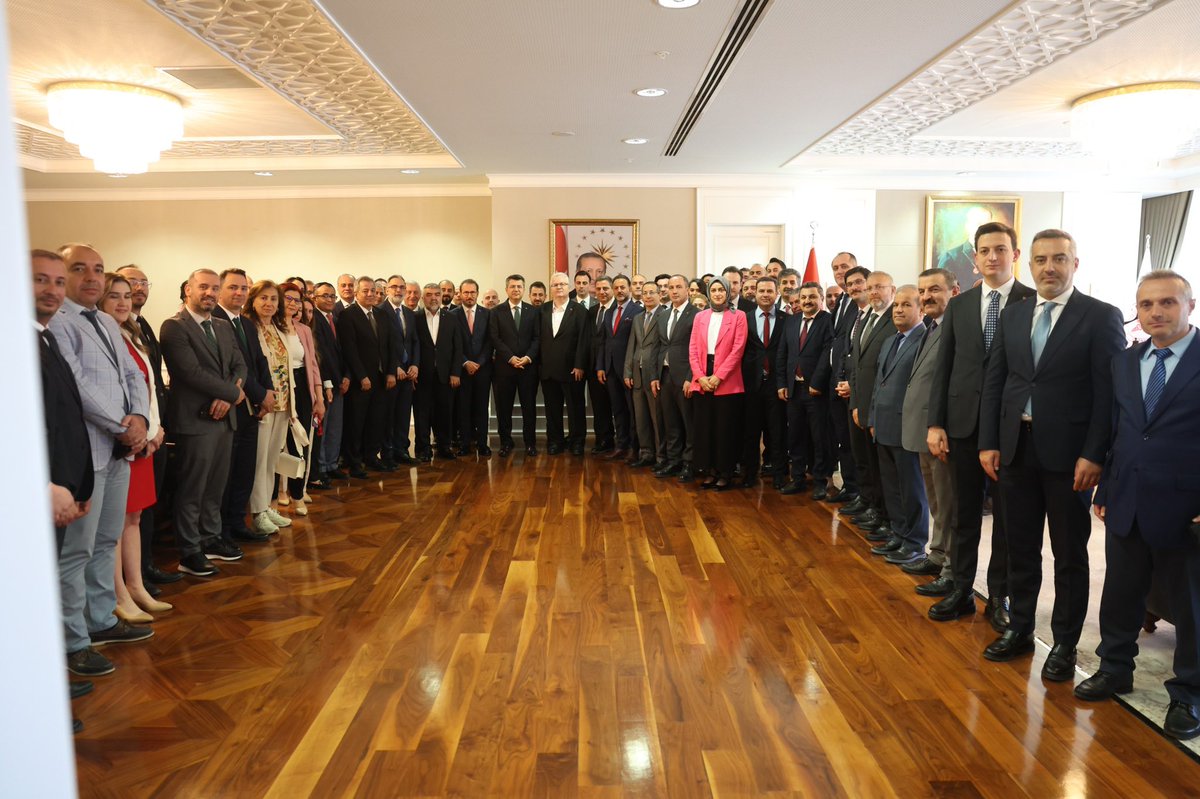 kursatkirbiyik's tweet photo. Sağlık Bakanlığımıza arz-ı vedamız. https://t.co/B7Ylr86GZg