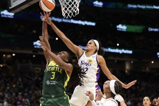 Storm vs Sparks 🏀

Kelsey Plum and the Sparks battle Skylar Diggins and the Storm today in Los Angeles.

Compare the latest stats to see who has an edge!
Matchup Analysis ➡ ow.ly/lVzQ50Waich

#WNBA #sportsbetting #basketball #picks #parlay #props