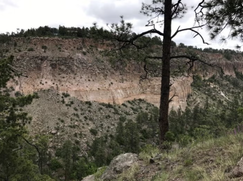 Kicking off summer with stunning field scenes from AGeS scholars! 🌍⛰️
📍Cauca River, Colombia
📍NW Greenland Ice Margin
📍Valles Caldera, NM
#GeoChronology #SummerScenes #AGEScholarship