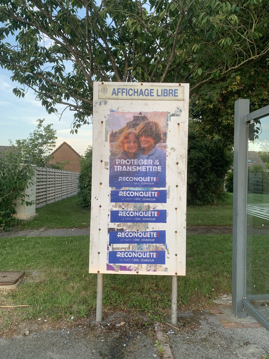 Esteban Deleury (@edeleury76787) on Twitter photo Petit collage du soir
Avec le responsables de la circonscription de la 14ème <a href="/DuhayonMathieu/">Mathieu Duhayon</a>
#Zemmourpresident #Reconquête Petit collage du soir
Avec le responsables de la circonscription de la 14ème <a href="/DuhayonMathieu/">Mathieu Duhayon</a>
#Zemmourpresident #Reconquête