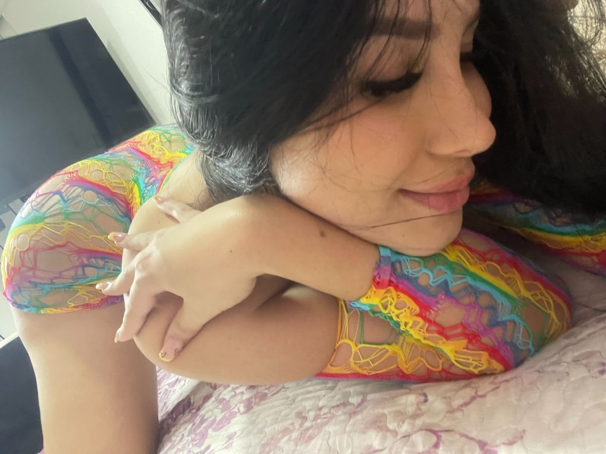 Cloe White... she is fun, spontaneous and at the same time wild, and likes to experiment, book now
livecammodelshows.com/user/cloewhite…