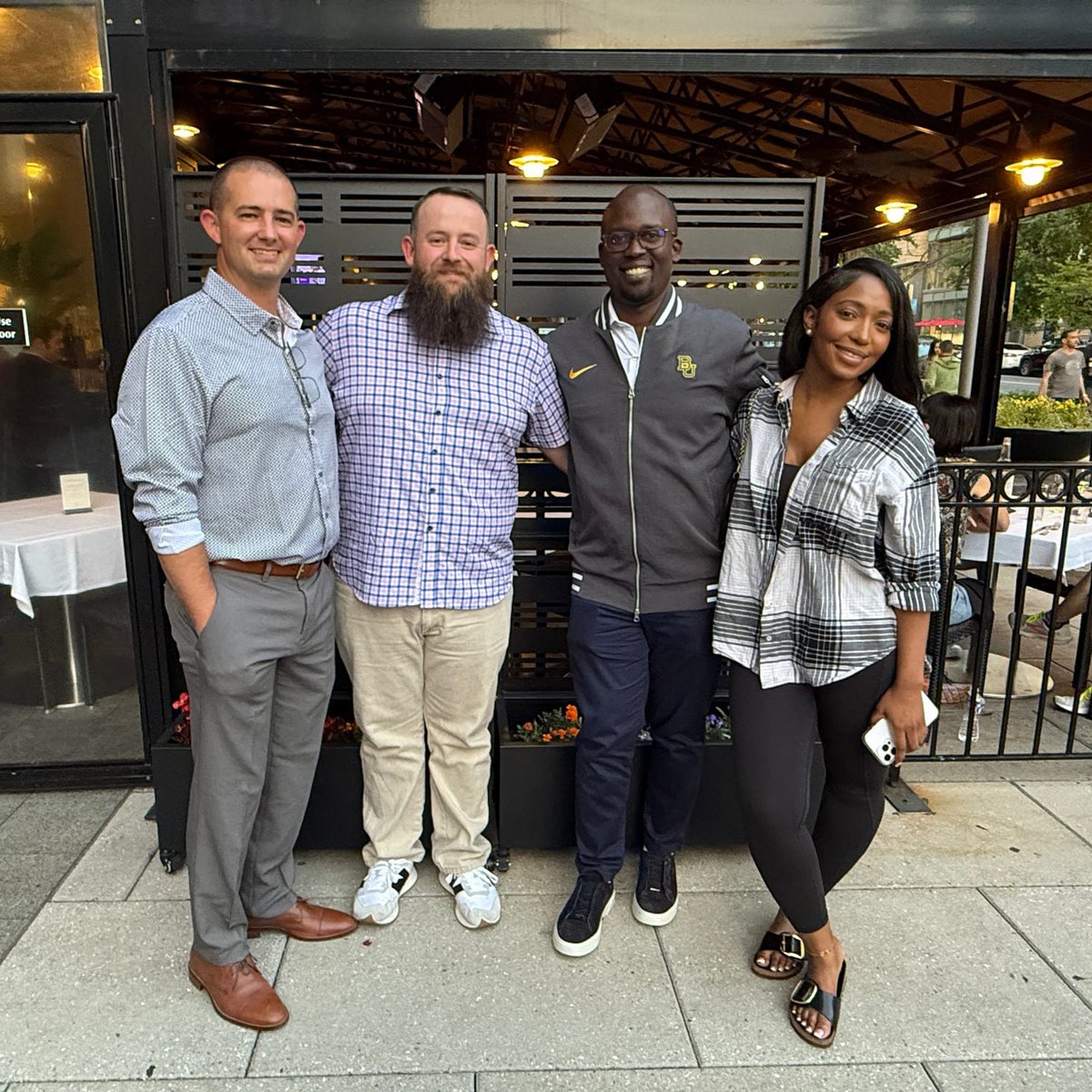 Baylor_MBA's tweet image. For the first time in program history, our Online #MBA students joined our Executive MBA students for the Baylor in D.C. residency! It was an incredible chance to connect, engage with policy leaders, and explore how business and public policy intersect in the nation’s capital.