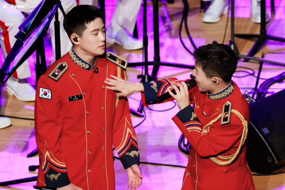 거기 뭐... 있어....?