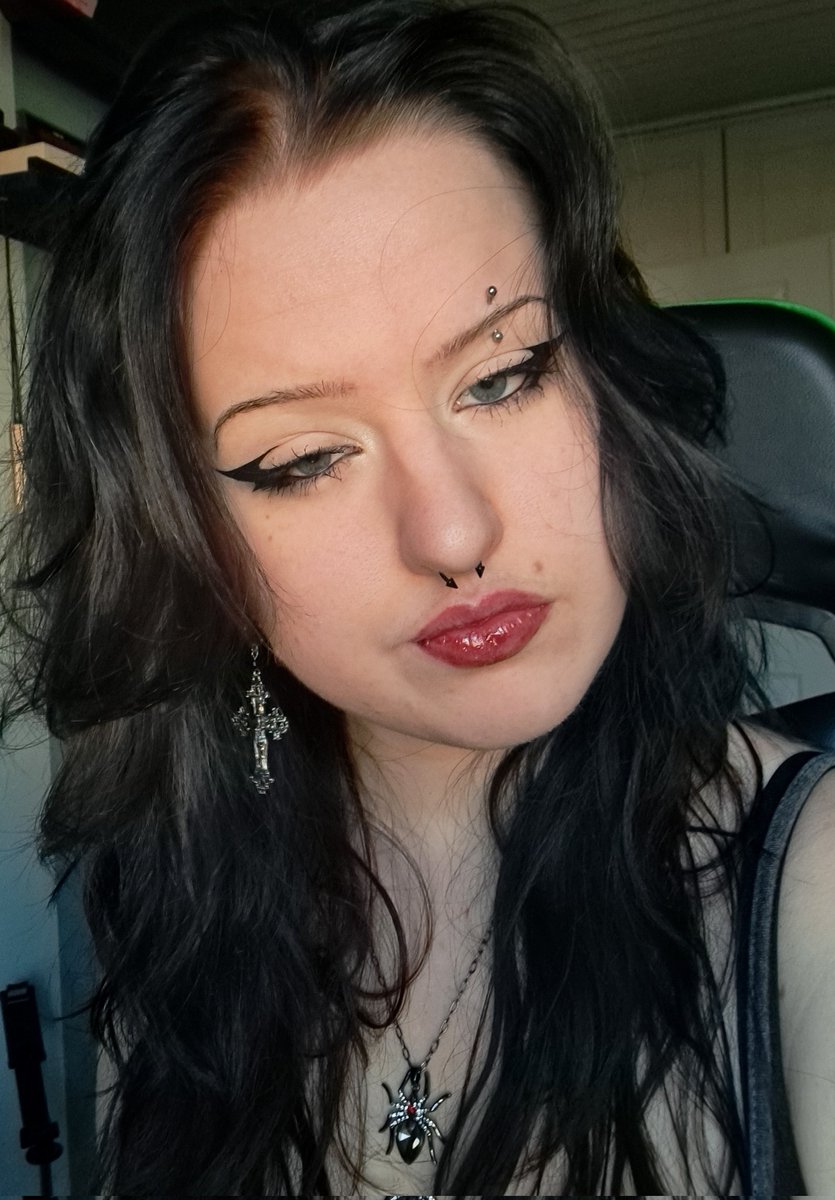 lydididia's tweet photo. Mein drink gehört noch gezahlt also hop hop ab in die dms meine braven zahlfotzen

#findom #zahlschweine #zahlsklaven #femdom #findomina #zahlspalte https://t.co/dJpk1iabQ7
