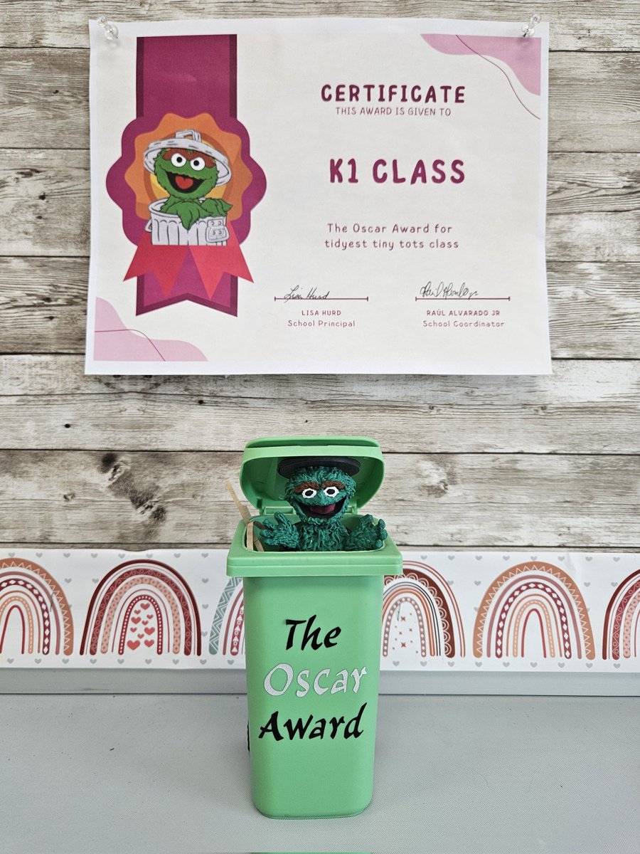 We won the Oscar! K1 won the Oscar Award for having the tidiest tiny tots classroom. Way to go K1 Lion Cubs! <a href="/StVeronicaOCSB/">St. Veronica OCSB</a>