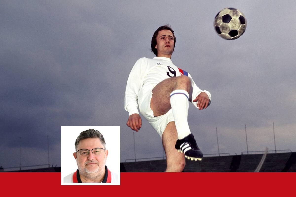 Grand buteur, champion d'Europe en 1984 puis grand dirigeant, mémoire absolue du foot et auteur d'aphorismes éternels, Bernard Lacombe s'est éteint, ce mardi, à l'âge de 72 ans. Le football français et lyonnais est en deuil 
➡️ l.lequipe.fr/2eq