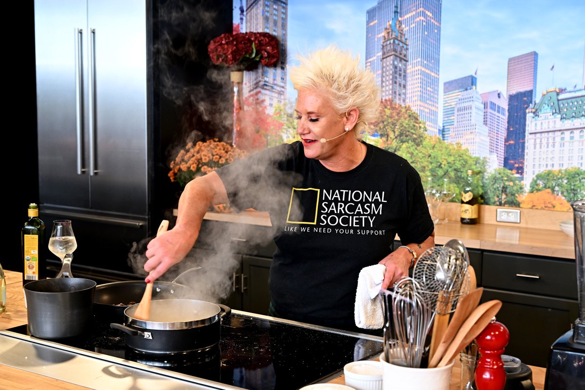 Variety's tweet photo. Anne Burrell, the popular former restaurant chef who hosted co-hosted “Worst Cooks in America,” died Tuesday. She was 55. 

https://t.co/RpG5cYZeM4 https://t.co/rJhM9Dmluz