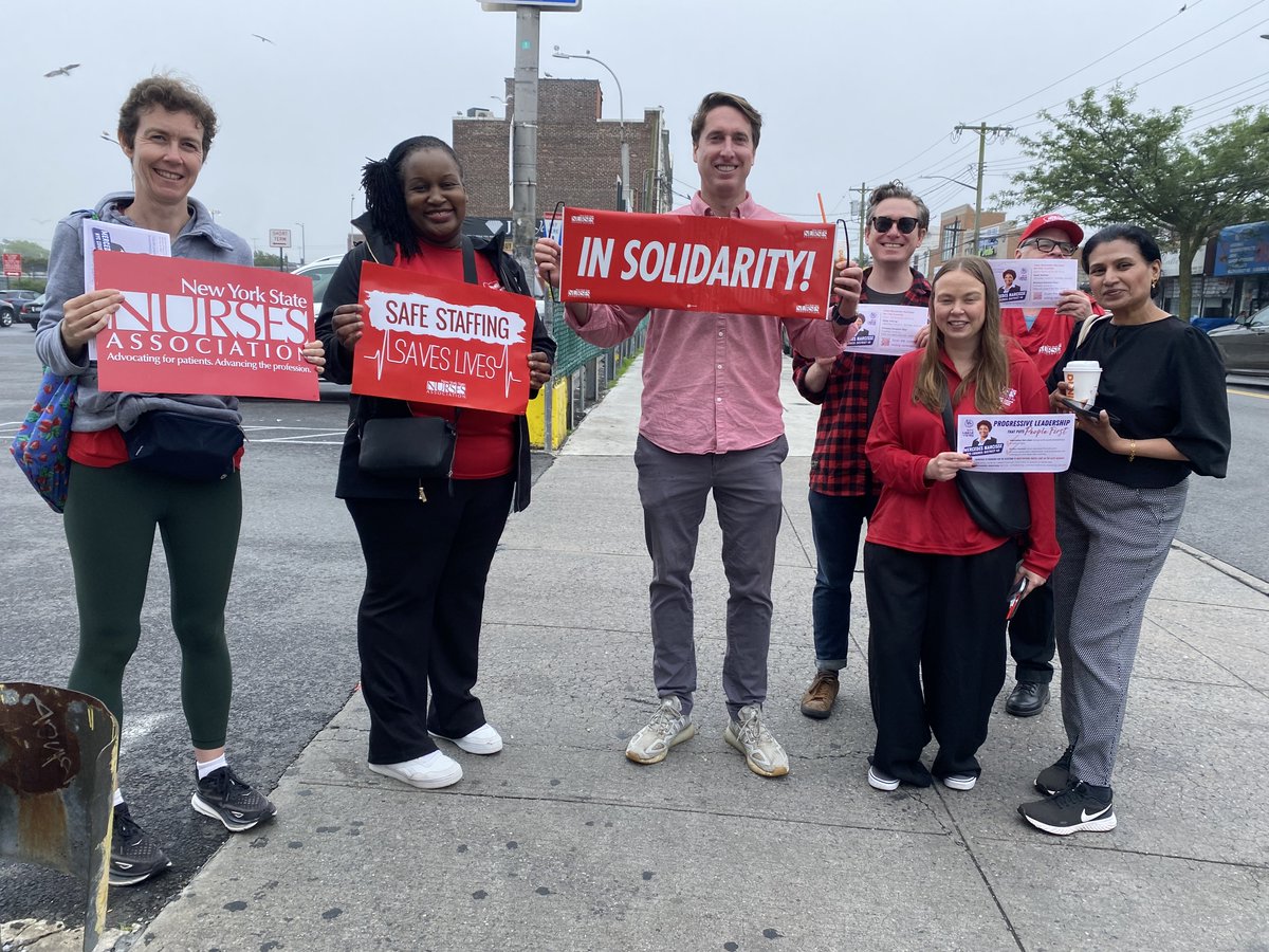 nynurses's tweet image. 1⃣ week until the June 24 primary election!

NYSNA, @32BJSEIU and @Local338 members knocked on doors to remind NYers that early voting ends June 22 and to vote for #UnionStrong candidates. #NYCLaborVotes