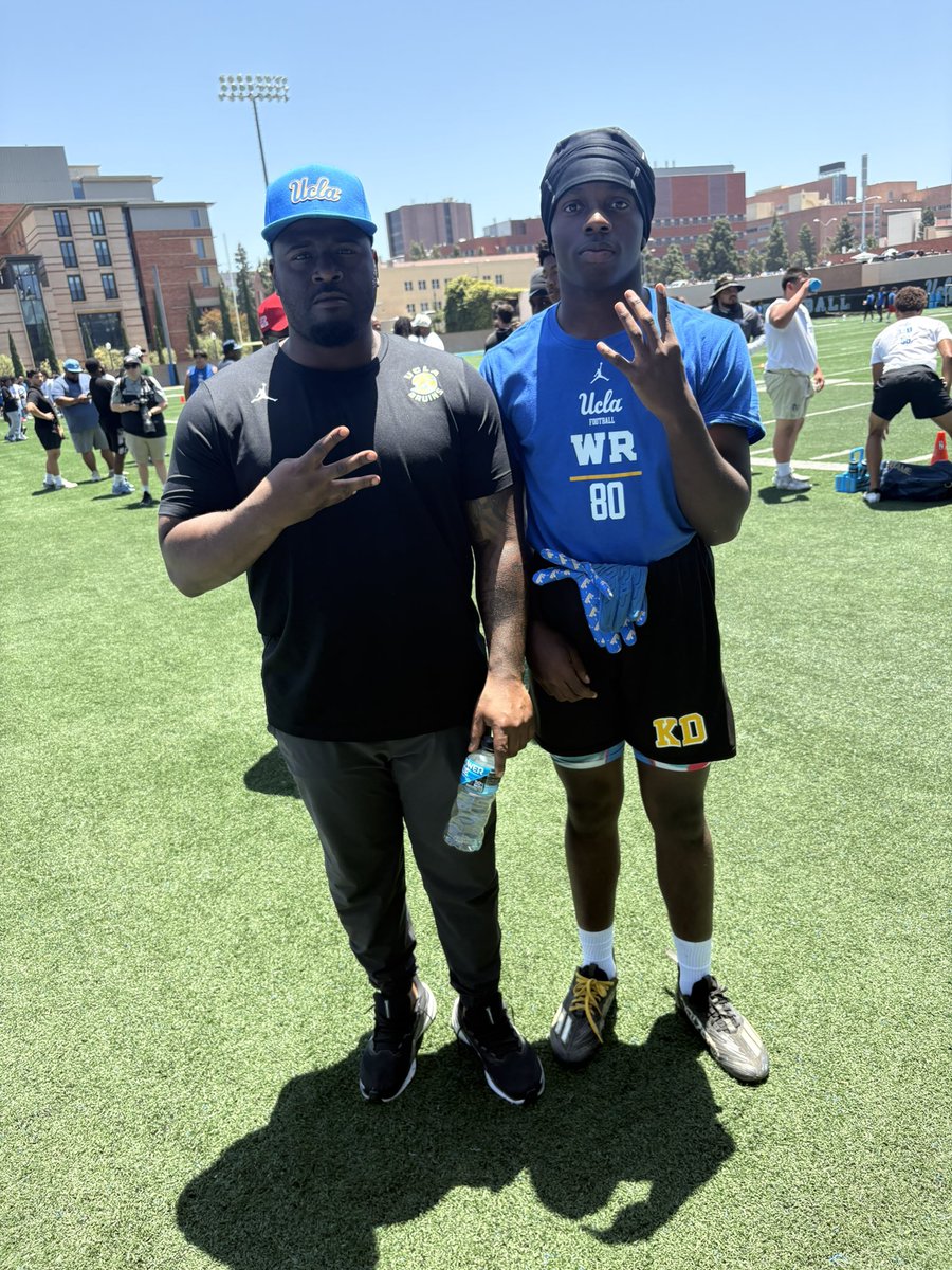 Had a amazing time at UCLA today .Got some good work in #Gobruins 🐻🐻 

<a href="/CoachMarshawn/">Marshawn Friloux 🏁</a> <a href="/UCLAFBRecruit/">UCLA Football Recruiting</a> <a href="/Tracy_McDannald/">Tracy McDannald 📎</a> <a href="/AthleticsDrew/">King Drew Athletics</a> <a href="/UCLARivals/">Bruin Blitz (Rivals)</a>