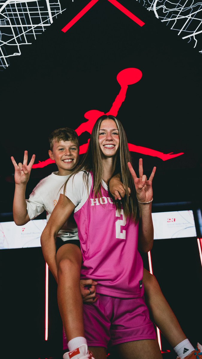 Yasmeen Schmidt ๐บ๐ธ๐น๐ท (@yasmeen_ba11er) on Twitter photo Go coogs!?! โค๏ธ๐ค Thank you so much to the coaching staff for a great official visit! Enjoyed it so much!! <a href="/CoachAAJR/">Anthony</a> <a href="/UHCougarWBB/">Houston Women's Basketball</a> <a href="/SAFinestbball/">SA Finest Basketball</a> <a href="/ccs_girlshoops/">CCS Girls Basketball</a> #officialvisit Go coogs!?! โค๏ธ๐ค Thank you so much to the coaching staff for a great official visit! Enjoyed it so much!! <a href="/CoachAAJR/">Anthony</a> <a href="/UHCougarWBB/">Houston Women's Basketball</a> <a href="/SAFinestbball/">SA Finest Basketball</a> <a href="/ccs_girlshoops/">CCS Girls Basketball</a> #officialvisit