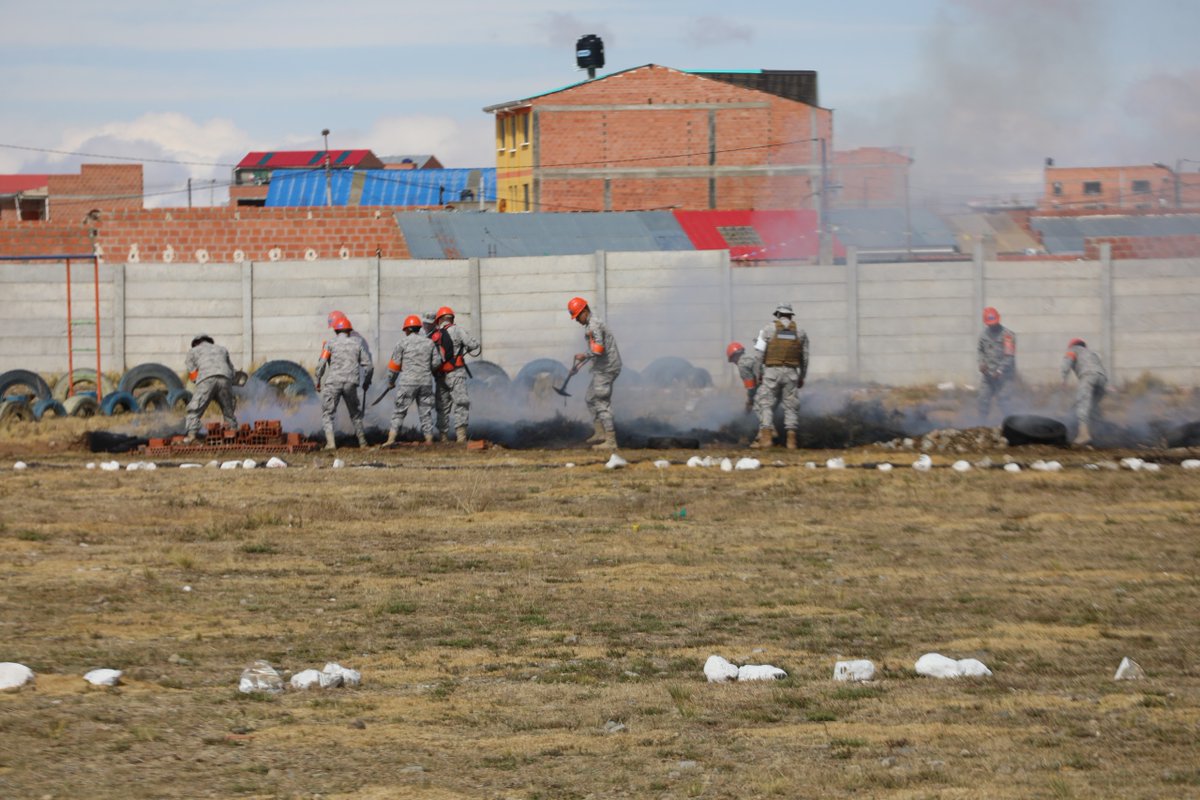 𝐕𝐢𝐜𝐞𝐩𝐫𝐞𝐬𝐢𝐝𝐞𝐧𝐭𝐞 𝐩𝐚𝐫𝐭𝐢𝐜𝐢𝐩𝐚 𝐞𝐧 𝐥𝐚 𝐩𝐫𝐞𝐬𝐞𝐧𝐭𝐚𝐜𝐢𝐨́𝐧 𝐝𝐞 𝐞𝐪𝐮𝐢𝐩𝐨𝐬  𝐝𝐞𝐬𝐚𝐫𝐫𝐨𝐥𝐥𝐚𝐝𝐨𝐬 𝐩𝐨𝐫 𝐥𝐚 𝐀𝐫𝐦𝐚𝐝𝐚 𝐁𝐨𝐥𝐢𝐯𝐢𝐚𝐧𝐚 𝐩𝐚𝐫𝐚 𝐥𝐮𝐜𝐡𝐚𝐫 𝐜𝐨𝐧𝐭𝐫𝐚 𝐥𝐨𝐬 𝐢𝐧𝐜𝐞𝐧𝐝𝐢𝐨𝐬.
vicepresidencia.gob.bo/notasprensavis…