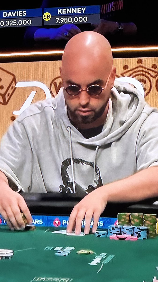 Bryn usando un hoodie del Indio Solari en la FT del $250k. Y no, no lo soñé.