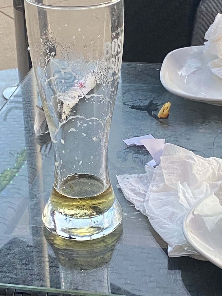 Justin87925317's tweet photo. It’s only Tuesday and the beer clock came calling😂🍻. Beautiful warm evening and not leaving a slice behind 😂. Good luck to the @EdmontonOilers 1-0 no worries. Wishing you all a great evening.🥰#beerclock https://t.co/cSCl8YmQhV