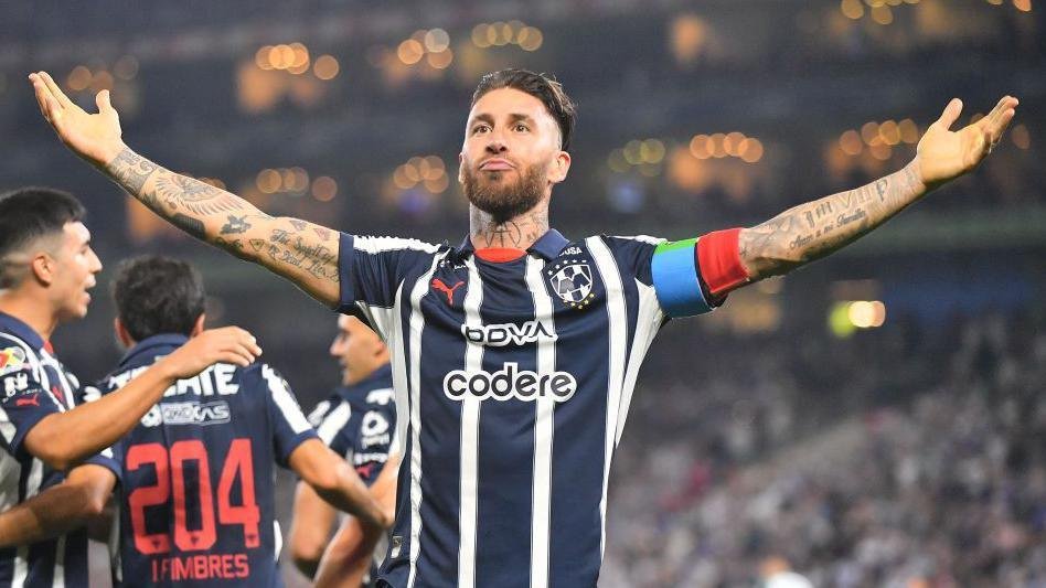 Hoy juega el mejor central del mundo.

Don Sergio Ramos.