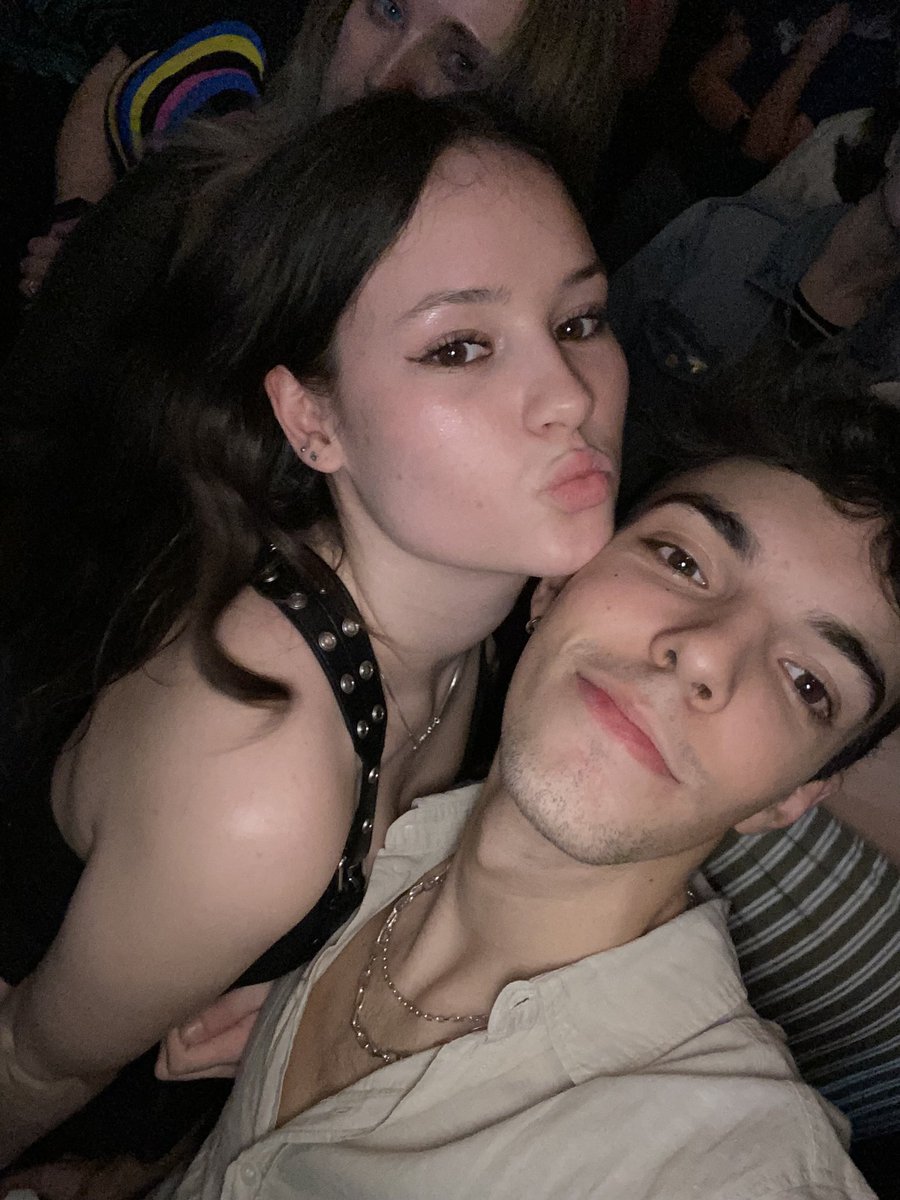 HAPPY BDAY DIVA ILY CAN WE MEET AGAIN ASAP 😭😭💗💖💘💓💞💕 <a href="/carashorcrux/">Cara</a> let’s not talk about how this is our only photo together jsjsjs