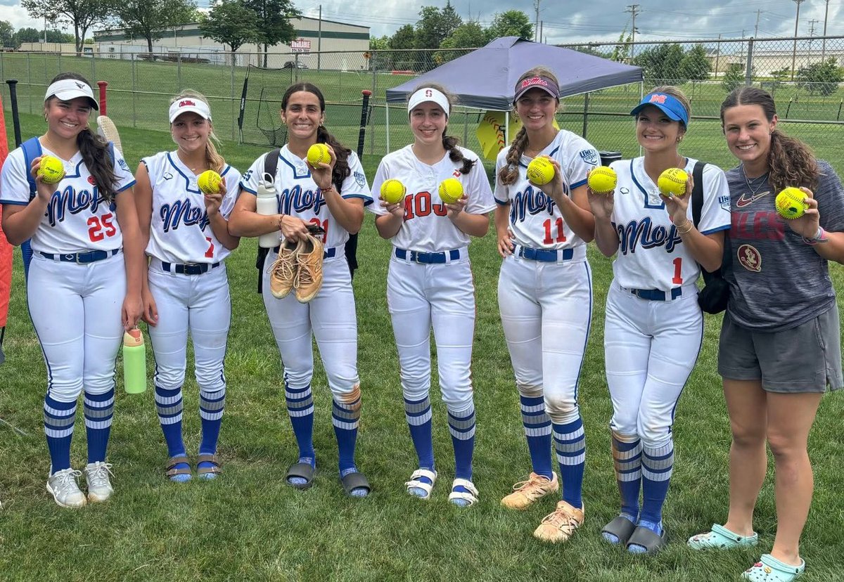 Bragg_Softball's tweet photo. Plenty of HRs in just 4 games. Looking forward to more at Top Club National in OK this weekend. @MojoFisher18u #braggsisters #bigmo #kendallbragg #morganbragg #bombs #crowdpleasers #mojofam #rainouts https://t.co/uDZTjwLEzD