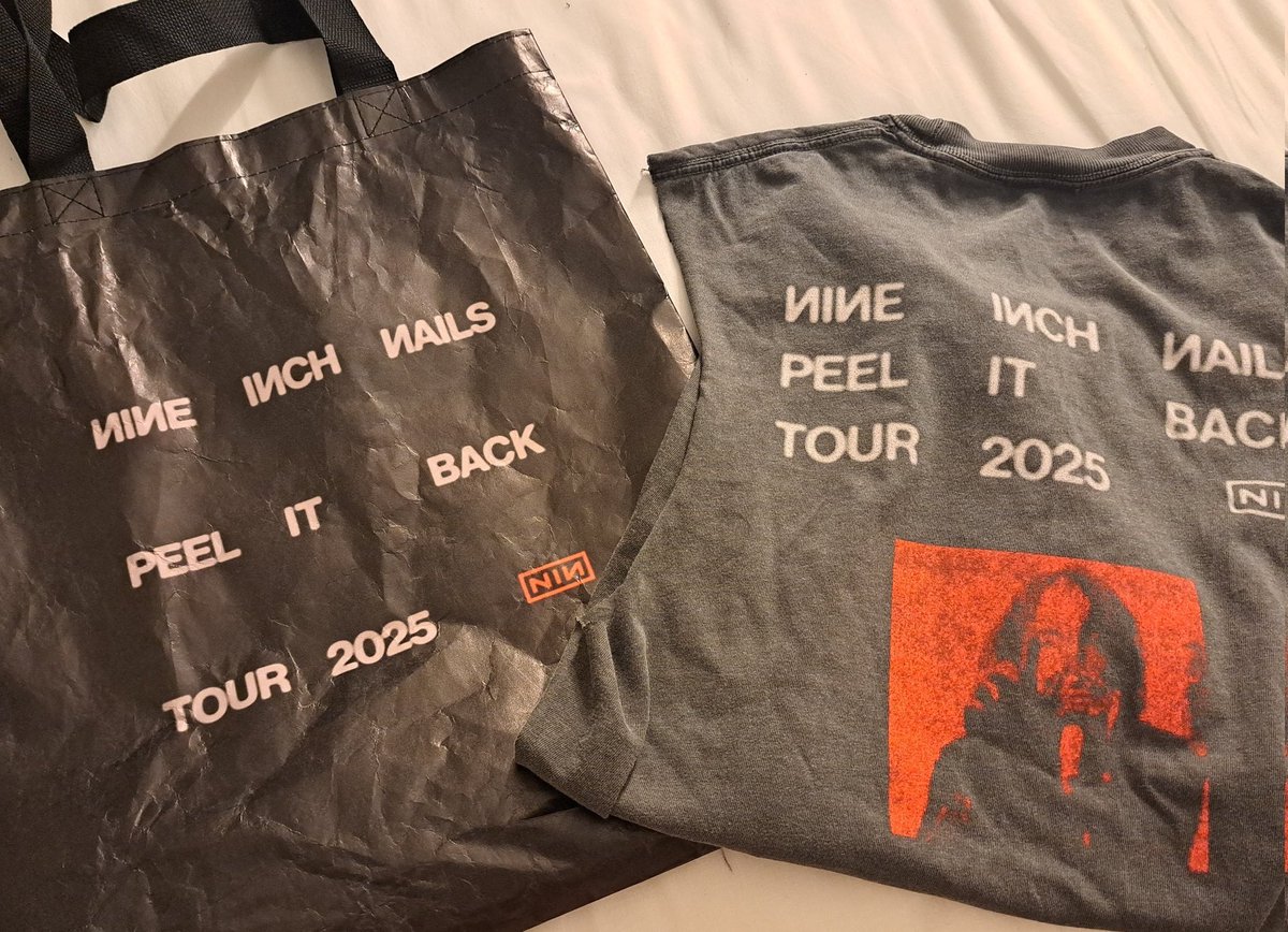 FeshTank's tweet image. So unbelievably happy that I got to see NIN live again. Visuals were fuckin amazing and the set totally blew me away. Getting to hear Heresy and Perfect Drug live has made my year 🖤🤍🖤🤍