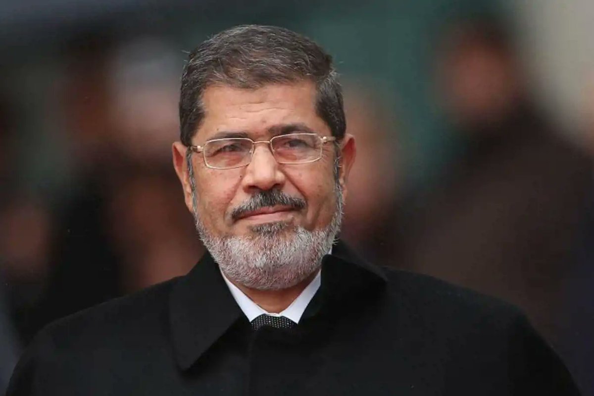 BehcetAtila_'s tweet image. 6 yıl önce bugün: Mısır Cumhurbaşkanı Muhammed Mursi, darbeci katil Sisi rejiminin zindanlarında şehid edildi.

#MuhammedMursi’yi şehadetinin sene-i devriyesinde rahmet ve minnetle yad ediyoruz. Mekânı cennet, makamı âlî olsun.

#Mursi #Şehadet #Mısır #AgendaGaza #GundemGazze