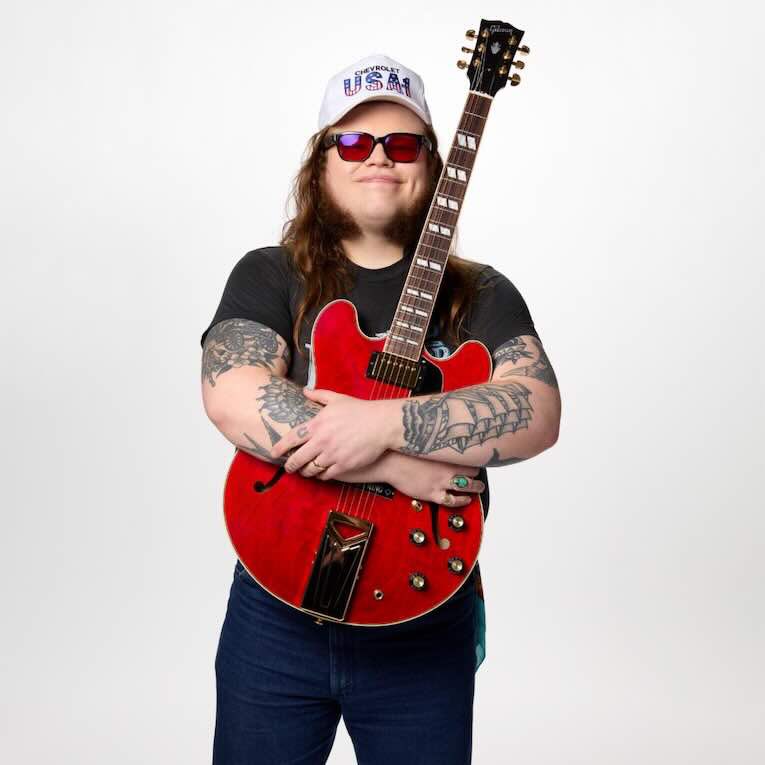 Gibson Introduces New Marcus King ES-345 electric guitar in Sixties Cherry. Based upon original family heirloom of King’s and handmade by the expert luthiers and artisans of Gibson in Nashville, TN. Watch MK interview, check out info.  
rockandbluesmuse.com/2025/06/17/mar…