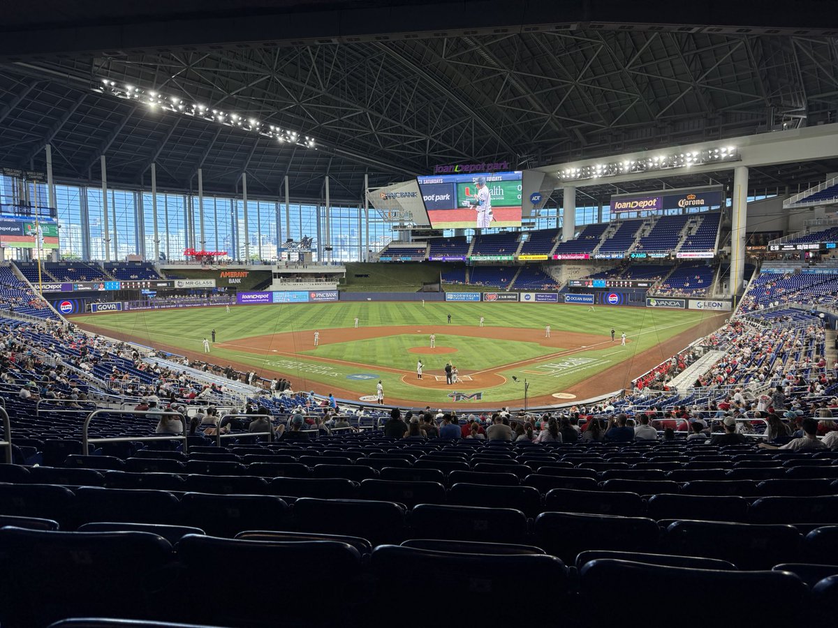 Greetings from nearly empty loanDepot Park, where at least 3/4 of those who braved rush hour traffic to get here (myself included) are wearing Phillies gear.